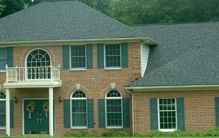 Was ist ein vierschichtiges Dach, das für den Bau Ihres Hauses attraktiv ist?