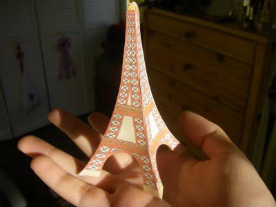 Eiffelturm aus Papier