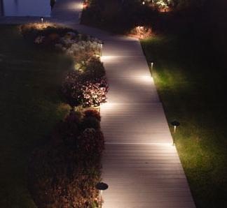 Lampe auf dem Sonnenkollektor - Dekoration Ihres Gartens